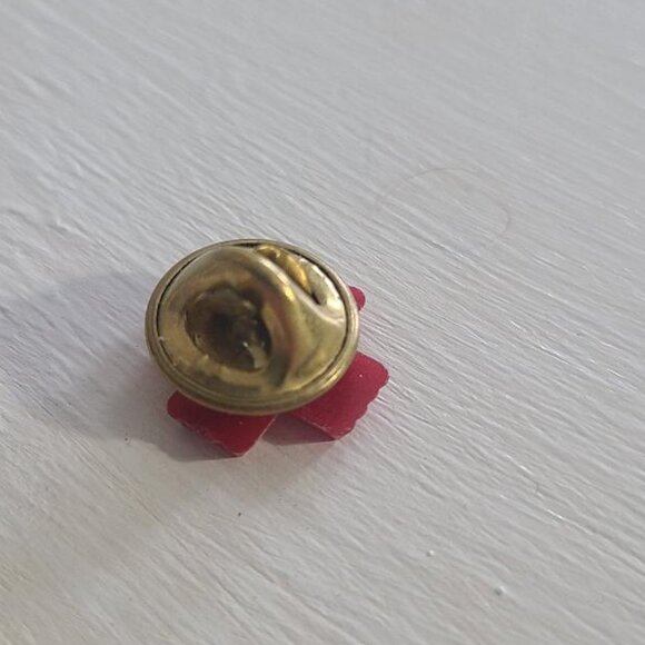 Red Cross Medical Vintage Small Lapel Pin - Picture 4 of 4
